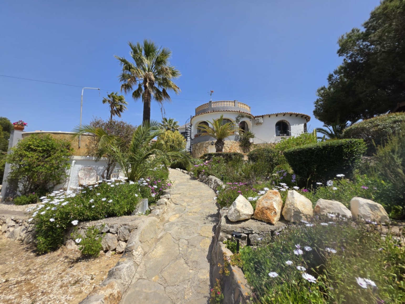 Charming villa in the prestigious area of Balcón al Mar, Jávea.
