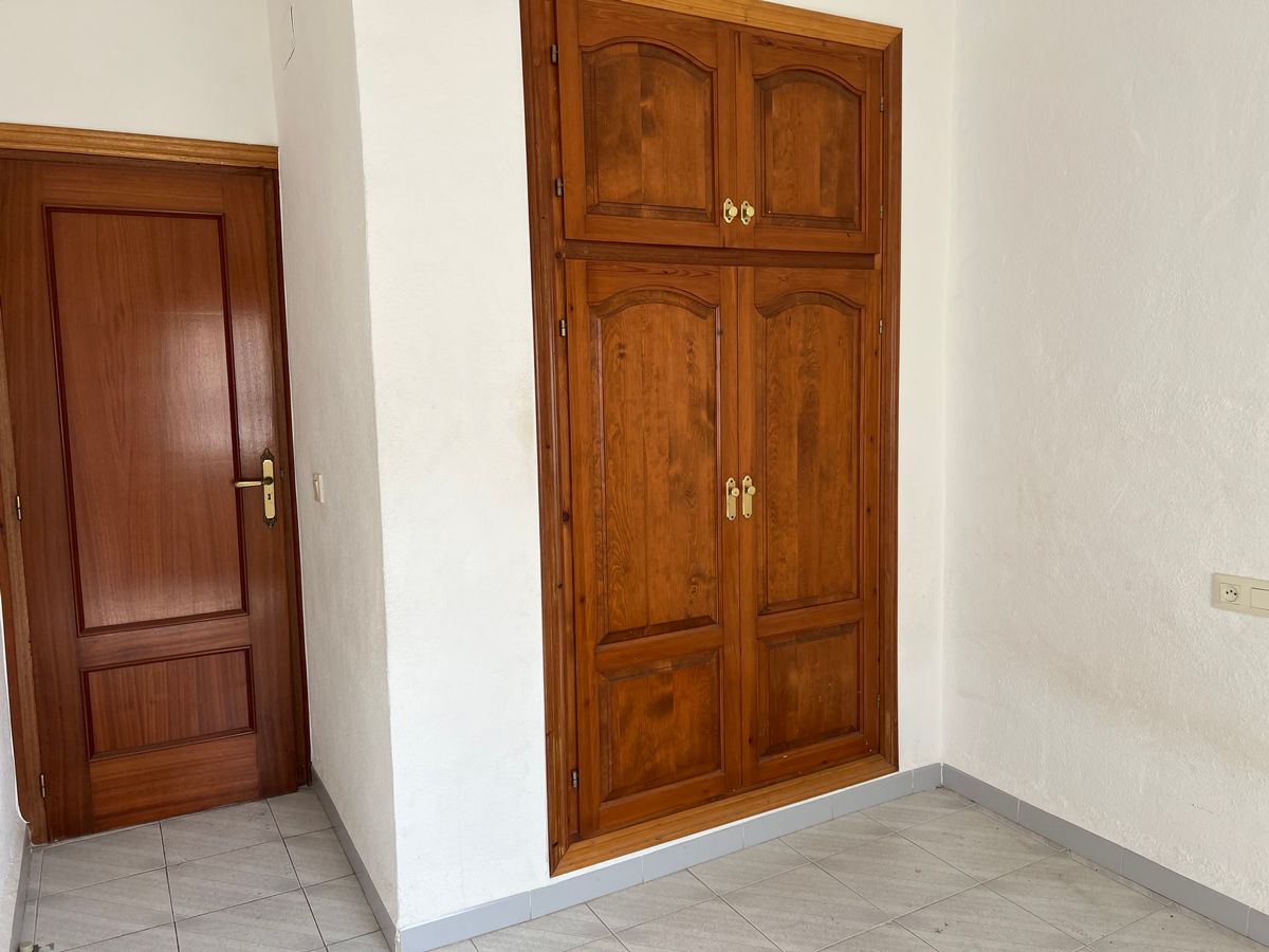 Townhouse of two heights with premises on the ground floor in Benissa